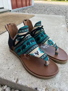 SALE!! Women's Very G 'Hot Rock' Teal Sandals w/ Zipper back