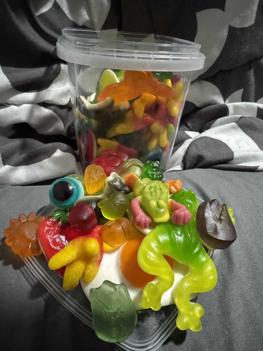 Item: 1 1/2Lb Bucket (5-10 Options) 3 Belts Max