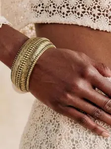 Vintage Enamel Alloy Bangle Bracelet Set  ,  Luxury Gold Plated Statement Cuff Bangles  ,   Black & Gold Statement Cuff Bracelets   ，Trendy TikTok Viral Accessory  ,   High-End Versatile Wear for Daily Party, Premium Alloy Material， Timeless Elegant Style