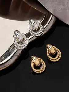 1 pair of earrings, with three interlocking rings in gold and silver colors, overlapping in a hollowed-out textured design. The alloy features an elegant and minimalist classic style, perfect for daily wear, banquets, parties, celebrations,