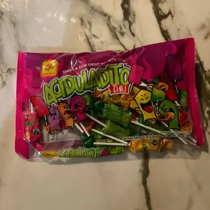 Aciduladito sweet & sour chewy lollipop candy with chili de la Rosa