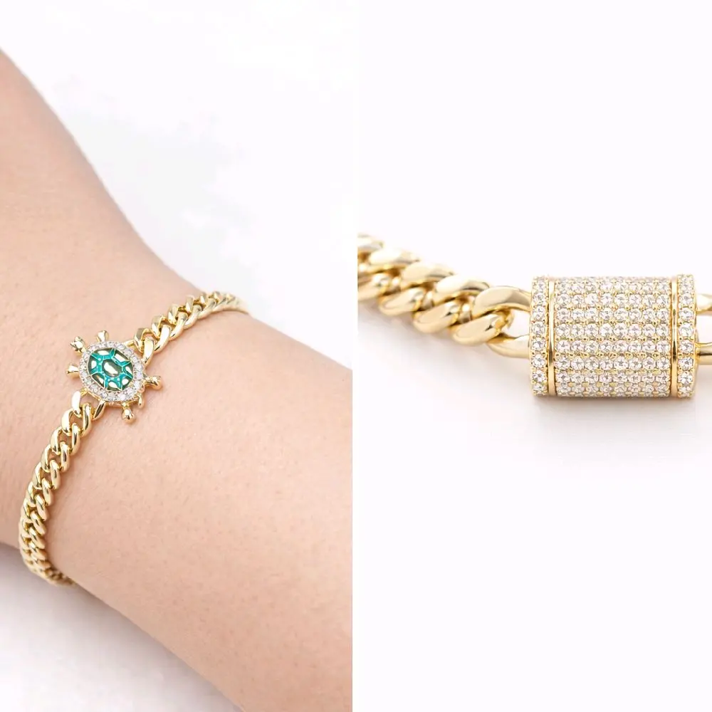 Pulsera con tortuga estilo monac0 dorada medida 7 pulgadas. Elegante. Laminado de alta calidad