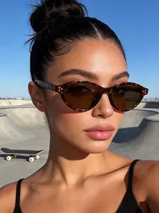 Elegant Oval Sunglasses for Women, Casual Versatile Design, Daily Wear Ready, Perfect Accessory for Daily, Stylish and Sophisticated Look