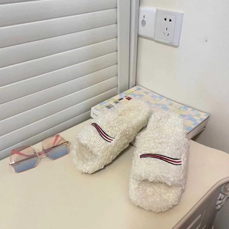 Women's Cozy Slides Collection Soft Stylish Designer Fuzzy Slippers Comfortable Indoor Outdoor Wear in Multiple Colors Classic Plush Material - Footwear