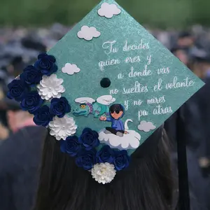 Junior h Graduation cap topper design decor decoration ceremony flowers roses rosas birrete ceremonia graduacion