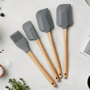 4PCS Wooden Handle Silicone Scraper Oil Brush Set with Wooden Handle, Heat-resistant Cream Cake Scraper Baking Scraper, Pastry Brush, Can Be Hung for Easy Storage, Easy To Clean, Used for Cooking and Baking