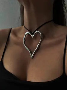 “Open heart”choker