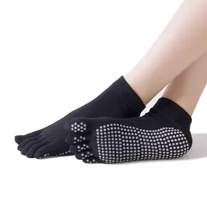 Comfortable Yoga Socks for Women 1/5 Pairs Short Boat Socks with Silicone Anti-slip Soles Breathable Moisture-wicking Soft Fabric for Pilates Fitness Dance Indoor Activities