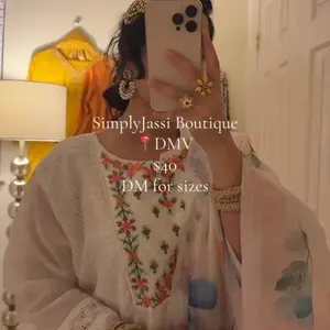 (SIZE 46)(XL)Sufaid Nazreen — The Hand-Painted Classic A celebration of timeless grace, the Sufaid Nazreen brings simplicity and elegance together. This white three-piece suit features delicate hand-painted floral artwork paired with a soft organza chunni