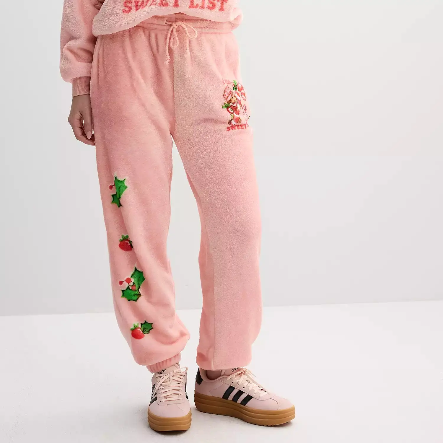 Juniors' Strawberry Shortcake On The Sweet List Woobie Jogger Pant with Drawstring Waistband & 1 Hip Pocket for Comfort y2k, Sporty Comfy Breathable, Streetwear Joggers