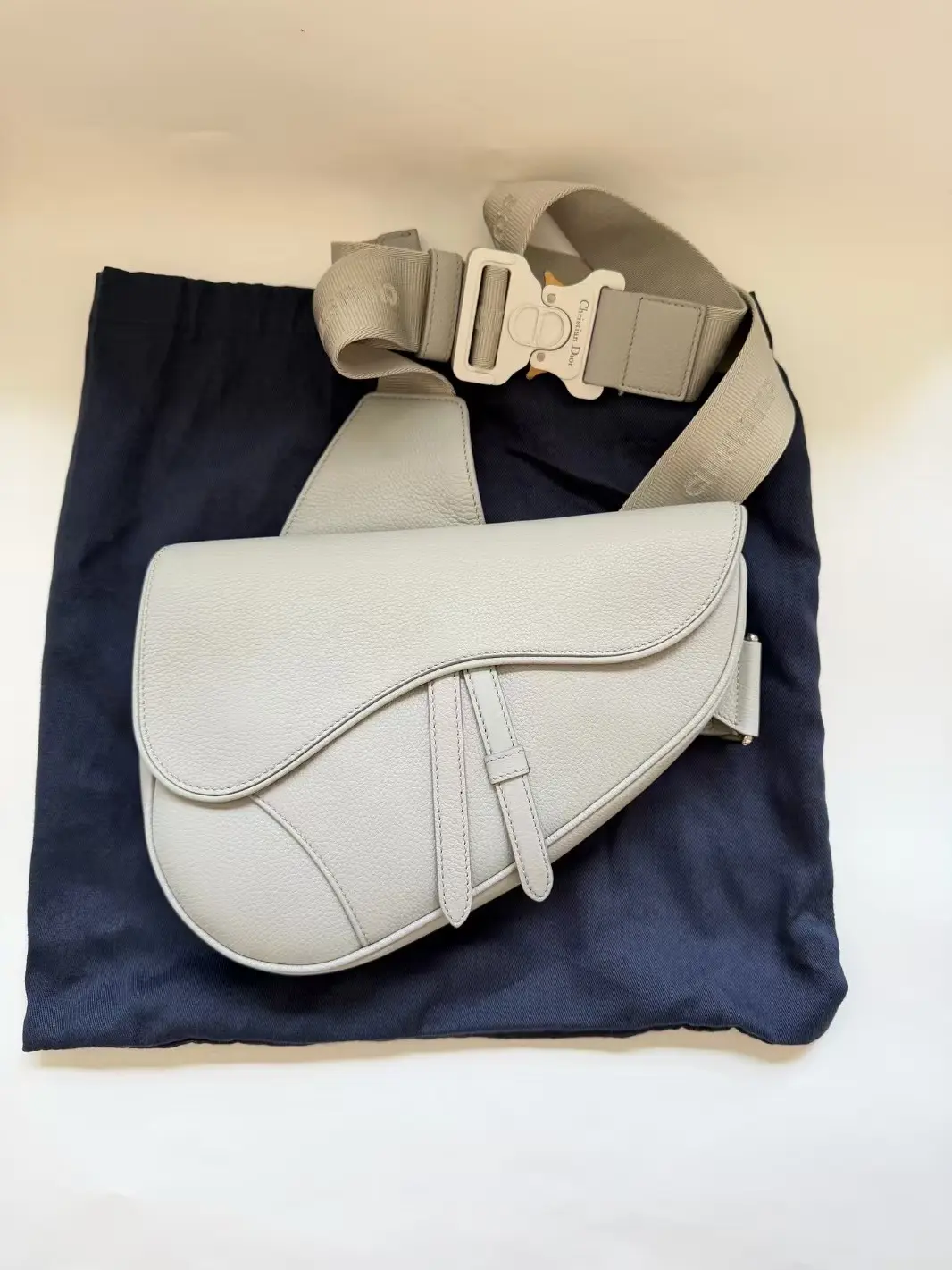 Pre-owned Dior Saddle Bag, Solid Color Style,2021 Code. Grained Calfskin Leather. Gray Saddle Chest Bag / Shoulder Crossbody Bag.