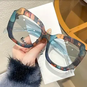 Fashionable Women's Square Glasses - Stylish Design for Everyday Wear