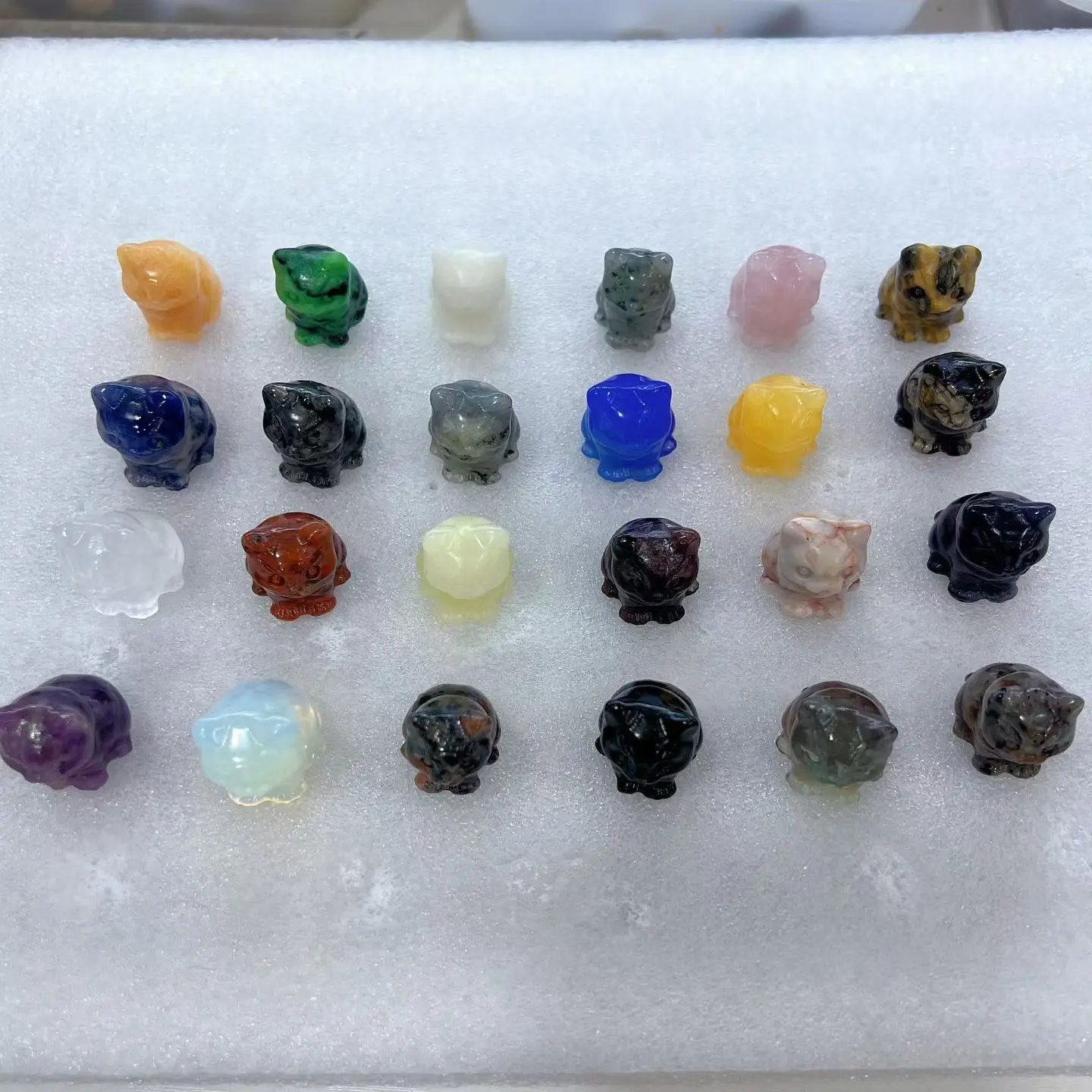 Mia(15211)gc.Mini crystal cat statues made of different natural gemstones