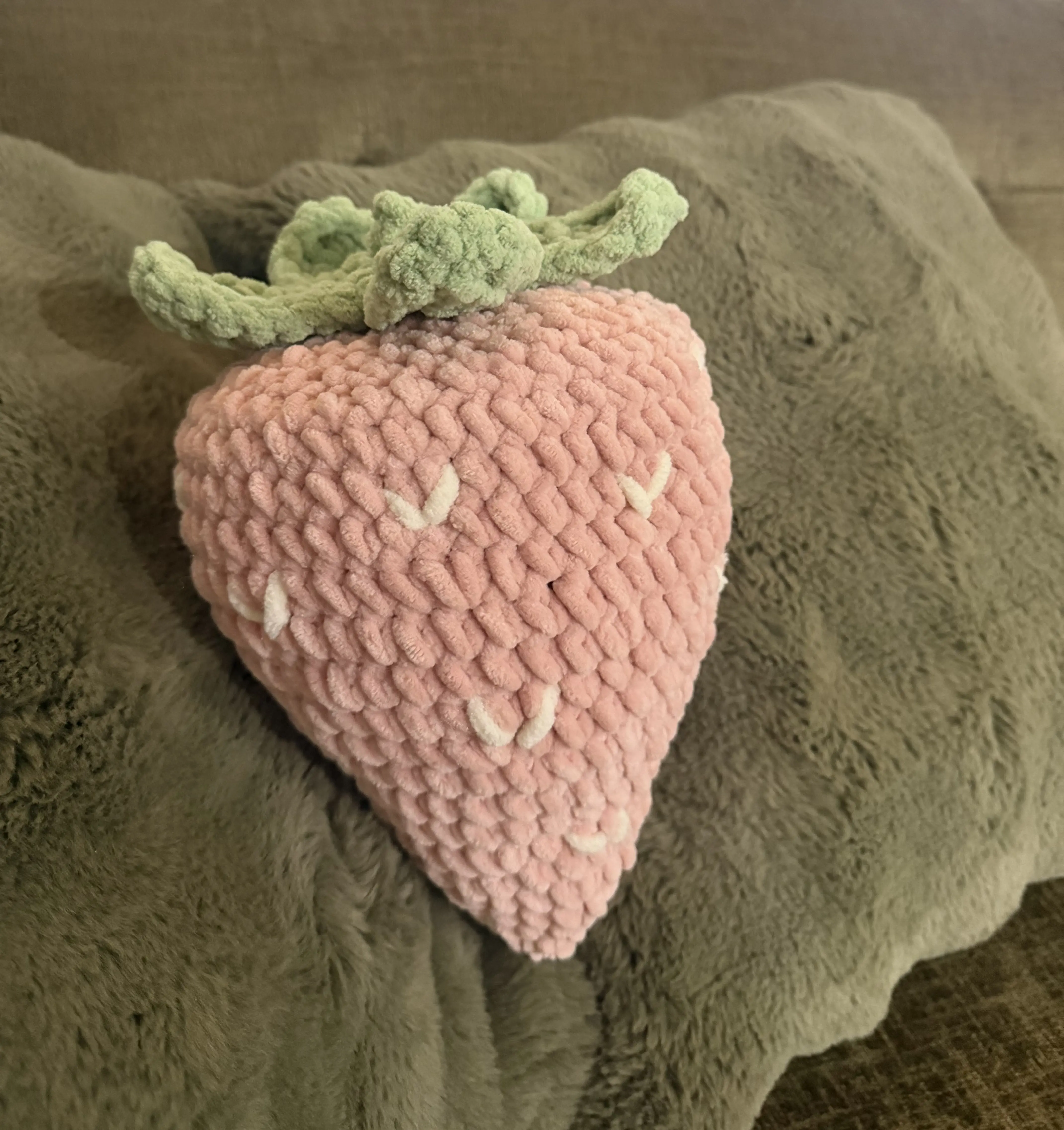 STRAWBERRY CROCHET PLUSHIE