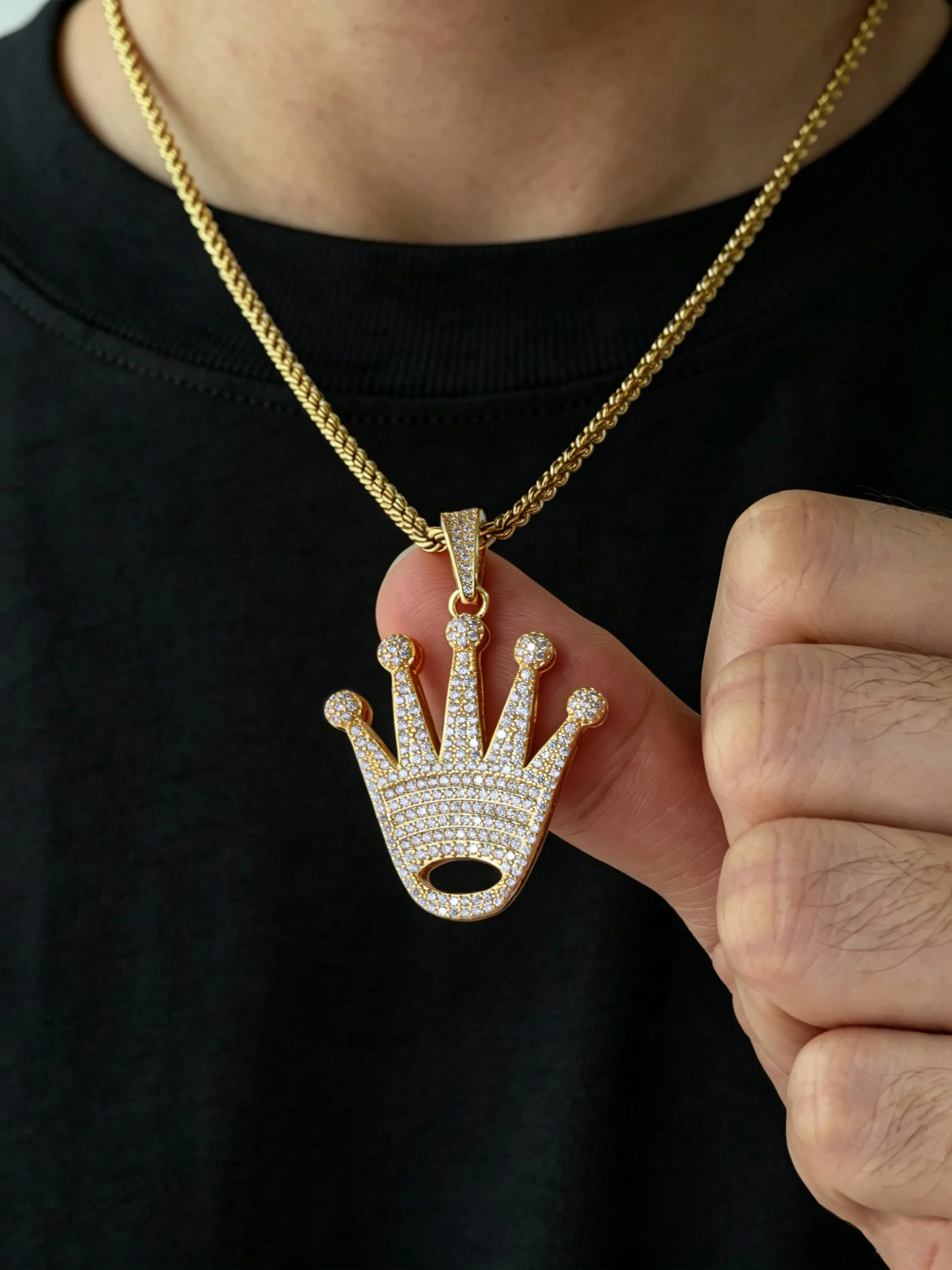 Crown-shaped pendant, a unique hip-hop accessory, Jewelry Necklace, Bling Necklace, copper-inlaid zircon, with a 24-inch chain, suitable for gifting, birthday presents, and daily wear, Zircon Stones Necklace