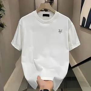 Skull chest design T-shirt, suitable for both men and women, men's round neck street style summer and spring, round neck, short sleeved, casual, clothing, simple yet trendy, party and outdoor activities