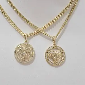 Variedad de Cadenas delgadas con dijes de MAMÁ .Laminado de alta calidad