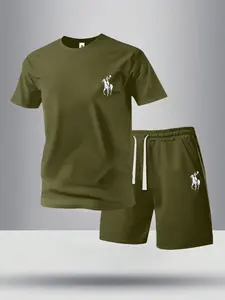 Men’s summer regular-fit cotton short-sleeve T-shirt and shorts set with a horse print. Fashionable casual menswear for going out, featuring pockets and an elastic drawstring waist. Two-piece set suitable for running, golf, fishing, basketball, camping, g