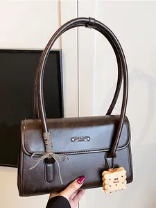niche design shoulder bag, Trendy commuting bag, retro texture stylish handheld underarm bag, simple solid color shoulder commuter bag, paired with exquisite pendants, suitable for commuting, dating, shopping and other scenarios
