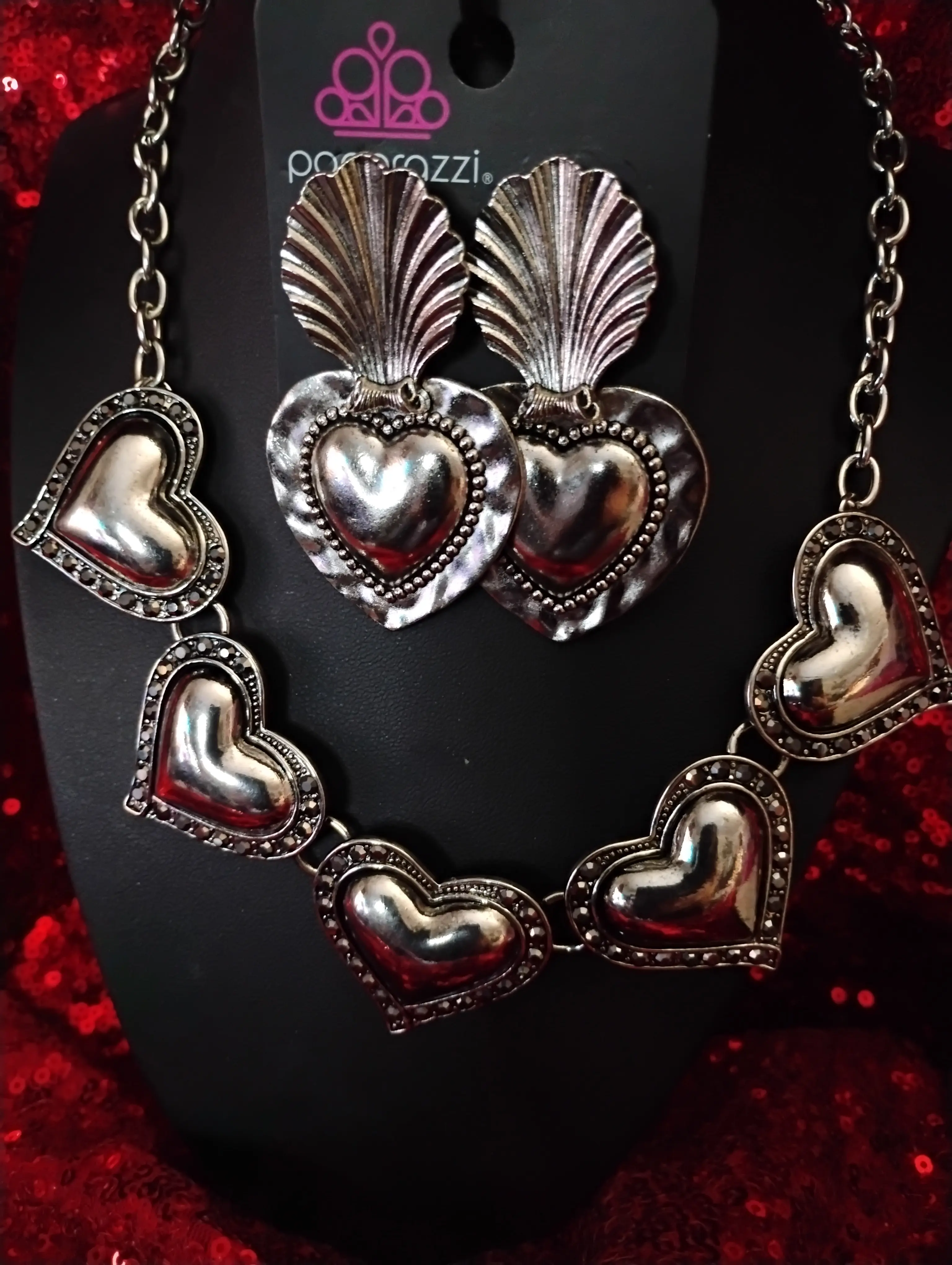 Pomeroazzi Fashionable Silver Heart Set - Necklace and Earrings with Elegant Heart Design for Day and Night Outings