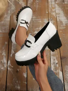 Women's Crocodile Pattern Thick Sole Loafers, Buckle Closure 7.5cm Chunky Heel, College Style Lazy Shoes, /wine, Footwear