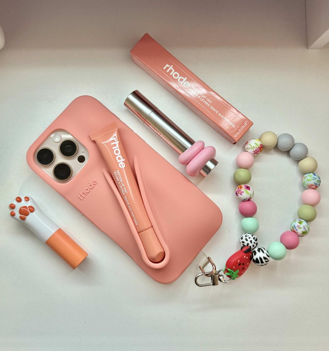 Item: Orange, iPhone 16 Pro Max   