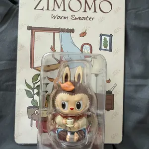 ZIMOMO Warm Sweater ジモモ THE MONSTERS ラブブ The Monsters Zimomo Warm Sweater Figurine | POP MART – Art Toy Familia