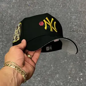 New Era Black New York Yankees Gold 9FORTY Hat Rose Embroidery, Streetwear Cap Rose Detail With Adjustable Fit, Hat Gift Idea