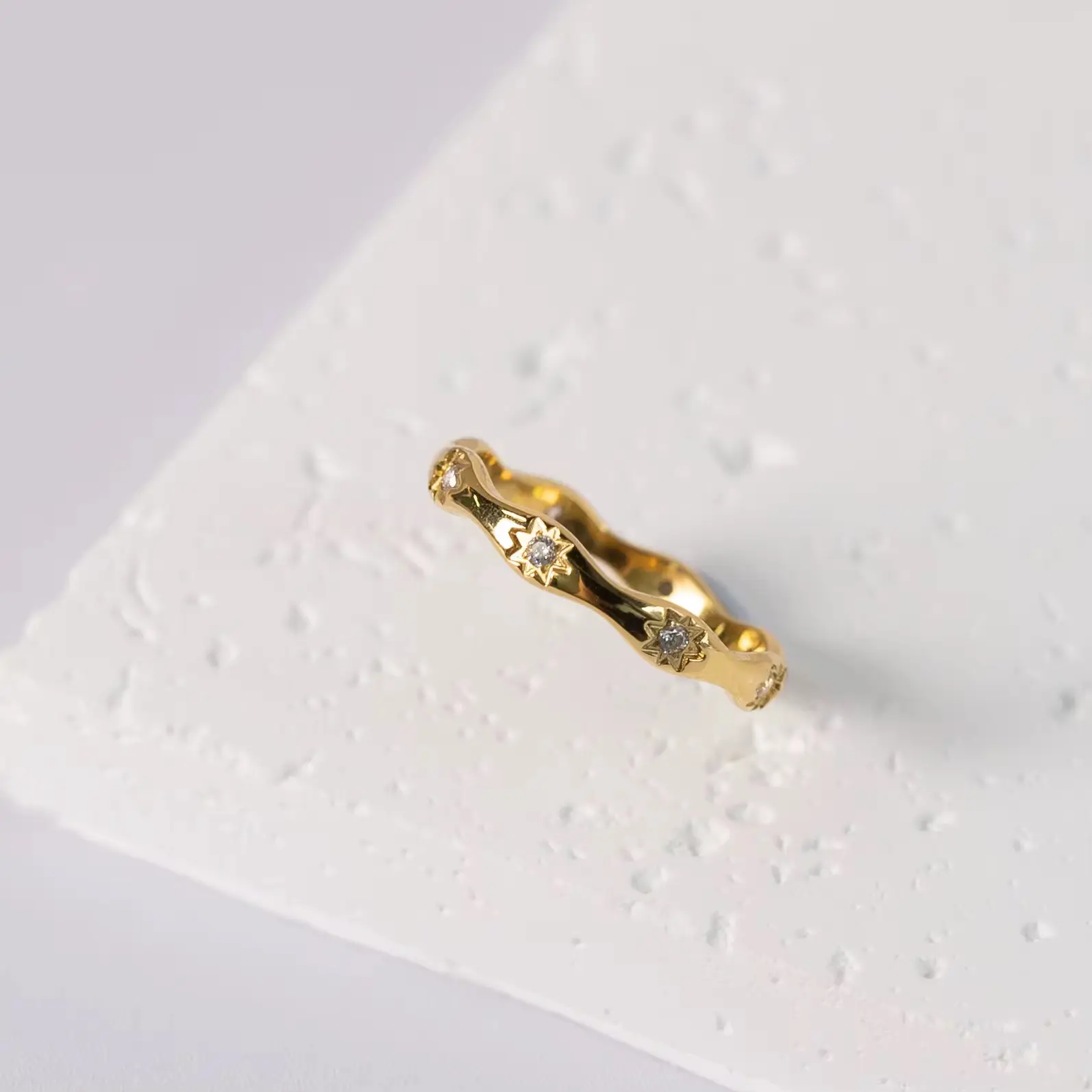 18K Gold Plated Stainless Steel Star Wave Ring - Luxurious Design for Any Occasion - Available in Sizes 6 7 8 9