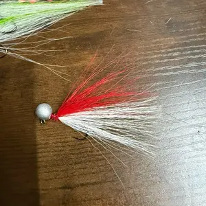 Red/white buck tailte