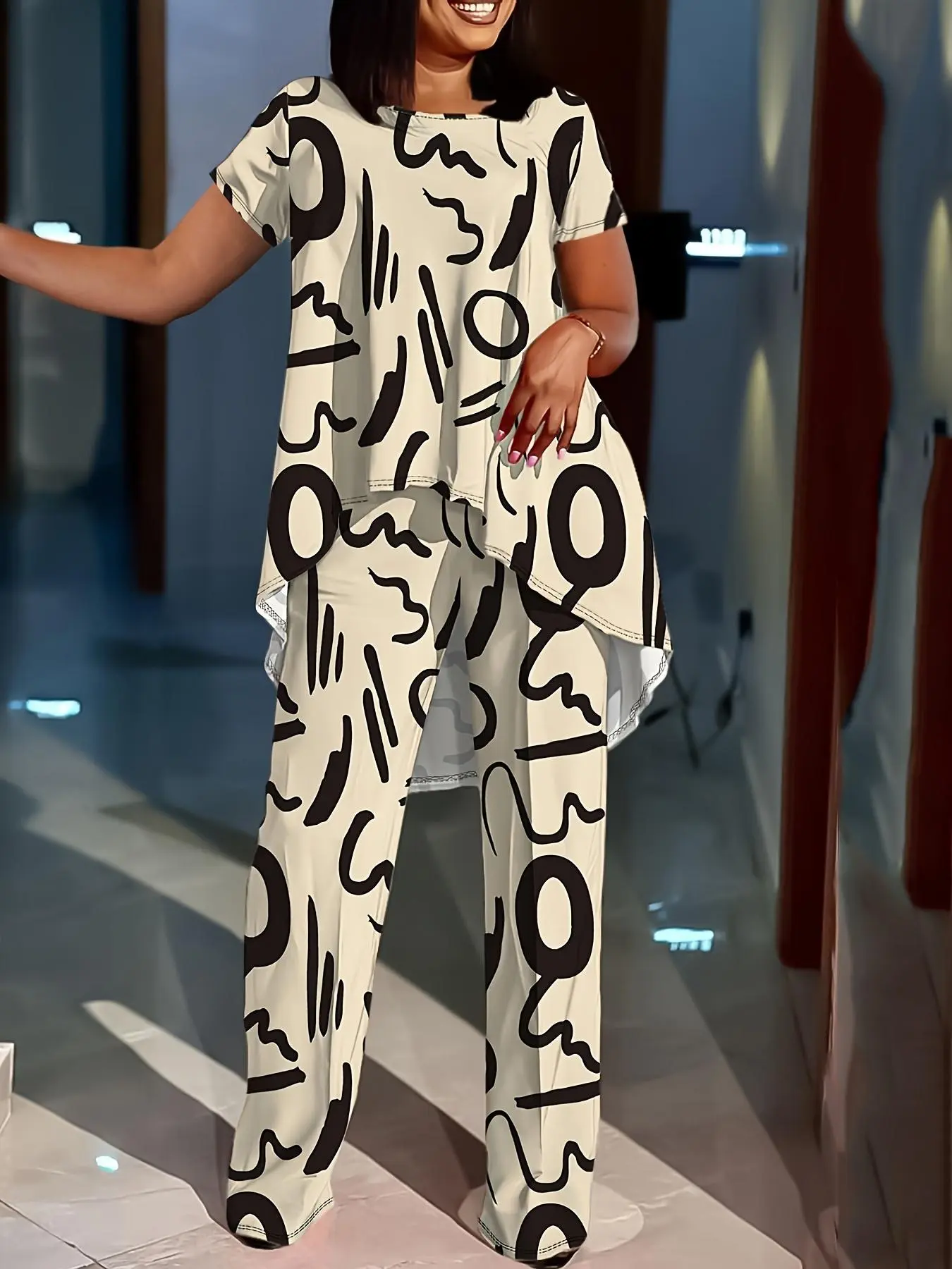 Plus Size Women's All Over Print Two-Piece Matching Outfits, Fashion High Low Hem Tee & Pants, Women's Plus Outfits for Spring & Fall Clothes