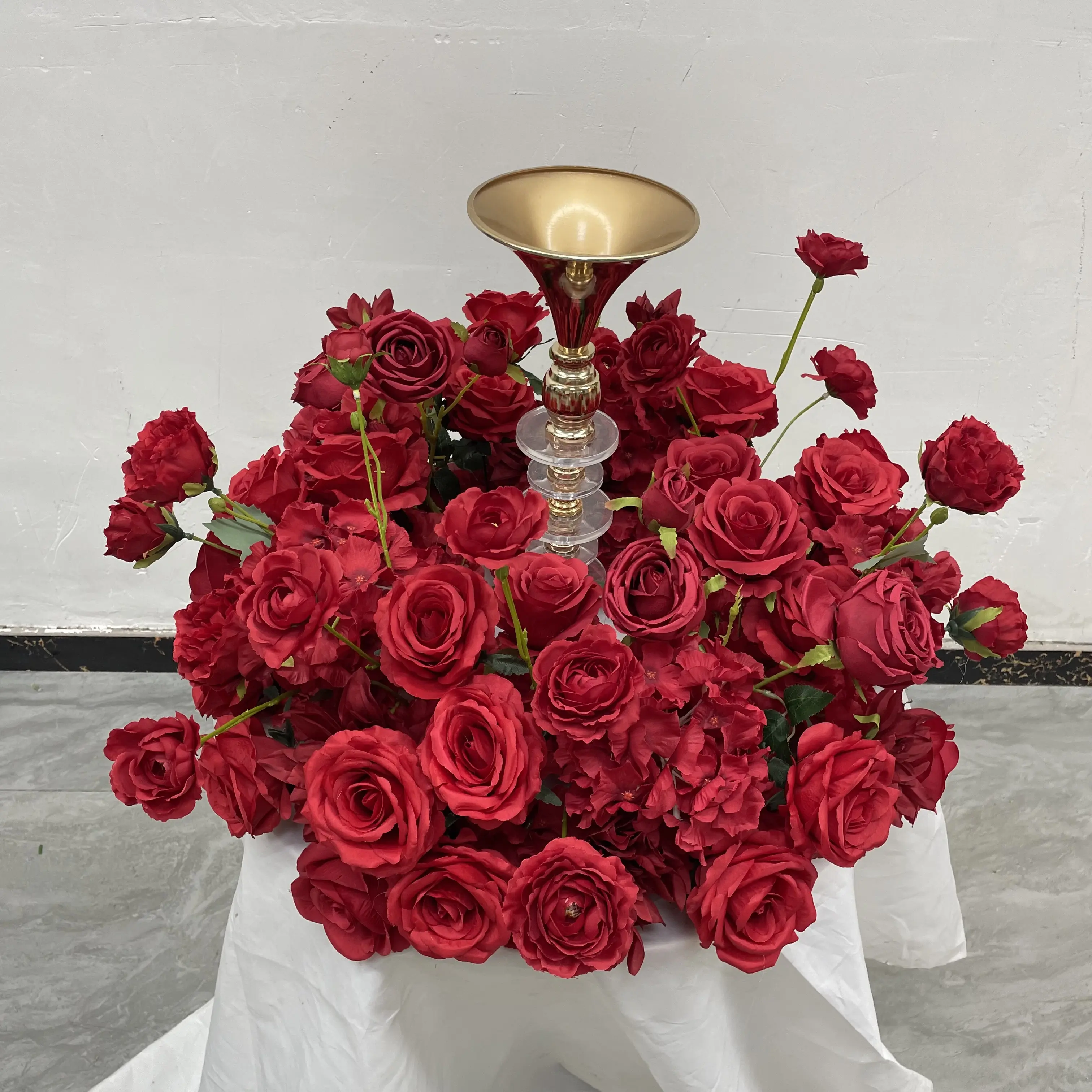 Elegant Burgundy Red Floral wreath Centerpiece Artificial Flower Arrangement Luxury Table Decor For Wedding Ceremony Corporate Gala Hotel Restaurant Lobby Stage Decoration Content Photoshoot Styling Wedding Interior Party Display Setup