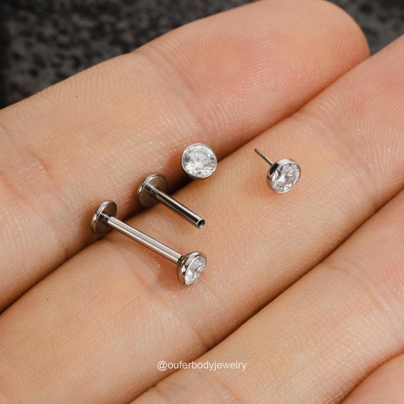 Oufer 16G Titanium Tiny Bezel CZ Threadless Push Pin Flat Back Helix Tragus Lobe Cartilage Earing Oufer 16G Titanium Tiny Bezel CZ Threadless Push Pin Flat Back Helix Tragus Lobe Cartilage Earing