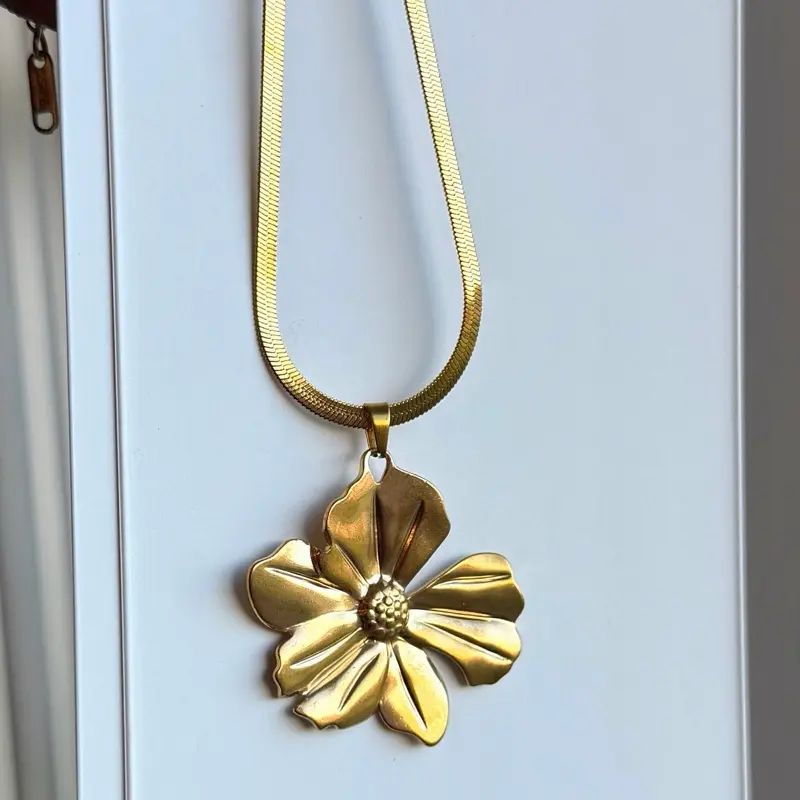 Bloom Pendant Necklace