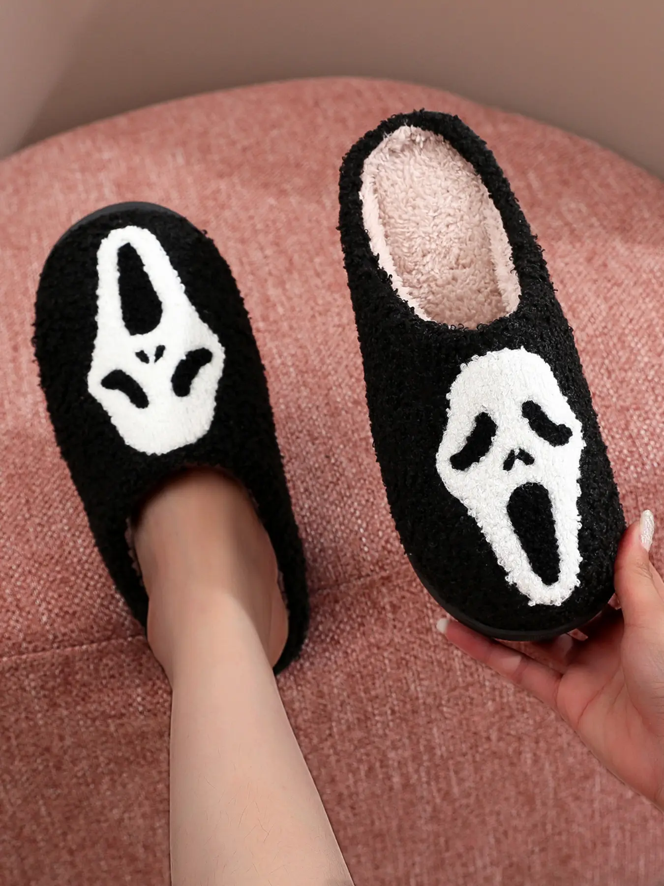 Punk Skull Embroidered Plush Slippers for Men and Women, Cool Slippers, Warm Fuzzy House Slippers, Soft Comfortable Indoor Shoes for Fall and Winter, Spooky Season Ideal Halloween Gift, Home Footwear, Bedroom Slippers