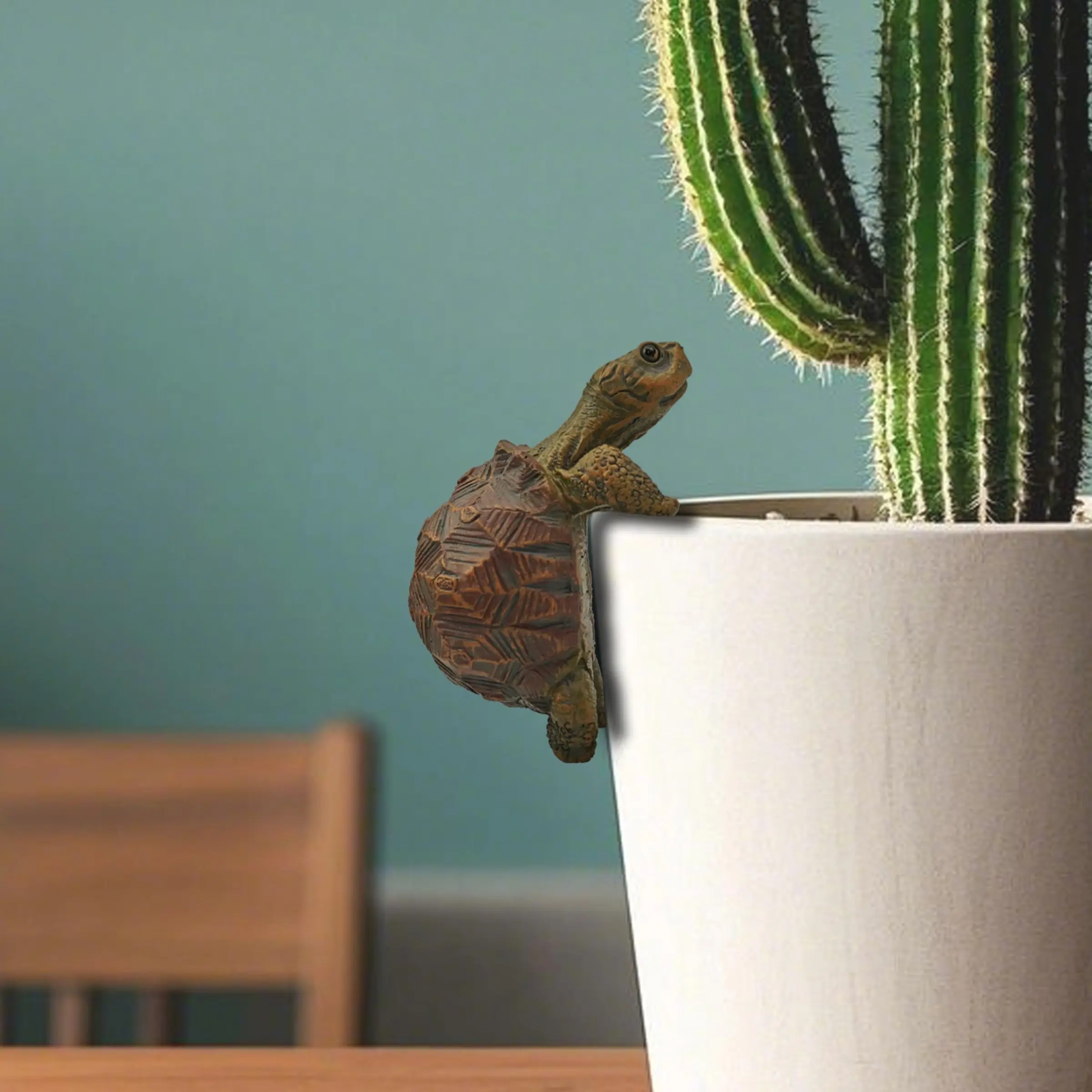 Mini Turtle Statue Miniature Tortoise Figurine Plant Pot Hanger, Realistic Resin Climbing Turtle Decorative Ornament Garden Sculptures Statues Garden Decor for Bonsai Succulents Aquariums, Animal Statue Creative Gift for Plant Parents