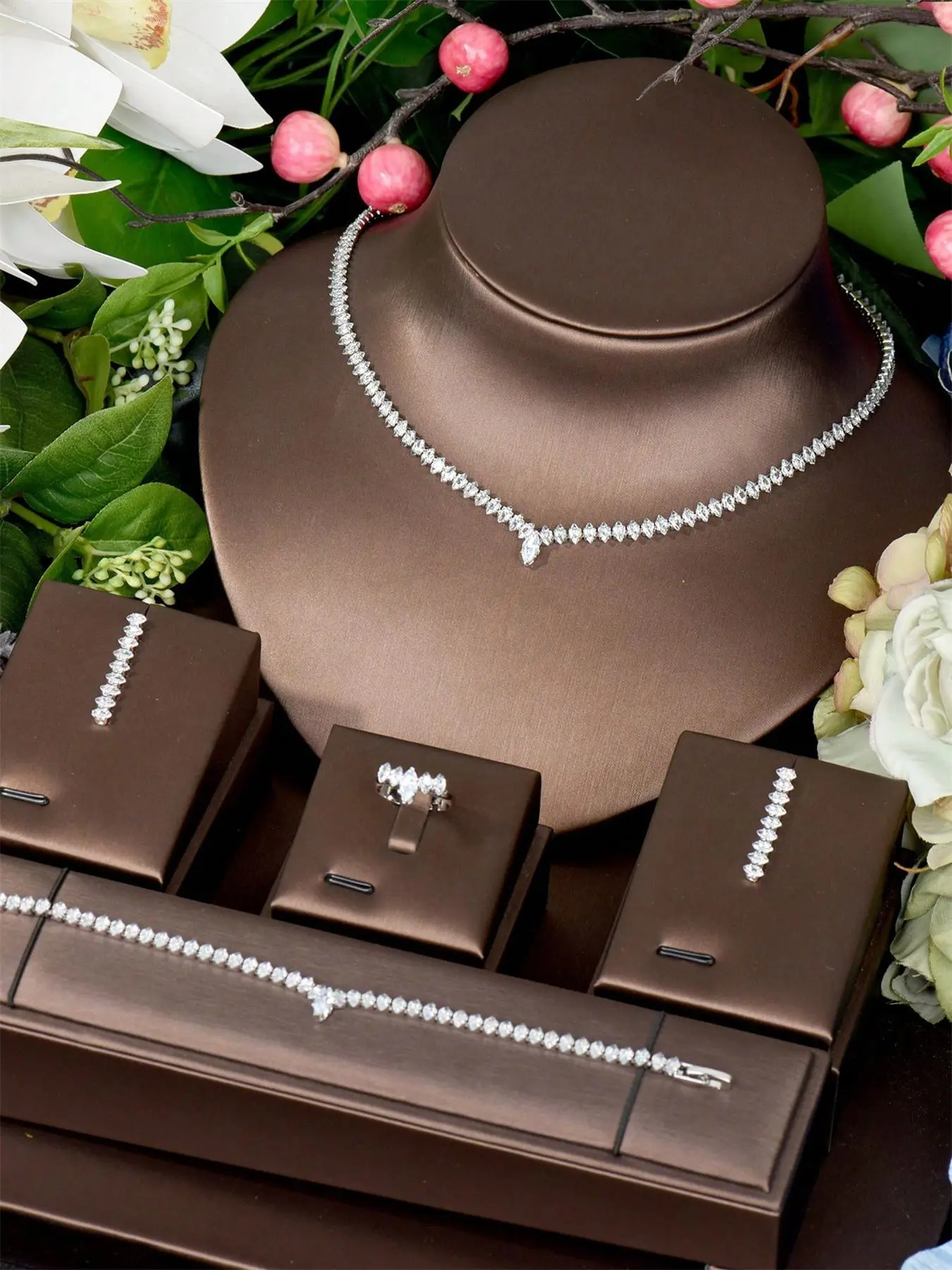 Women's Elegant Rhinestone Decorated Jewelry Set, 5pcs/set Exquisite Trendy Necklace & Dangle Earrings & Bracelet & Ring, Fashionable Jewelry Gift Set for Party Decoration, without Box