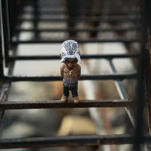 Halloween Tattoo Master Resin Figurine Statue, Decorative Craft Ornament for Tattoo Artists, Unique Gift Idea for Halloween Fans, Sculpture Desk Decor