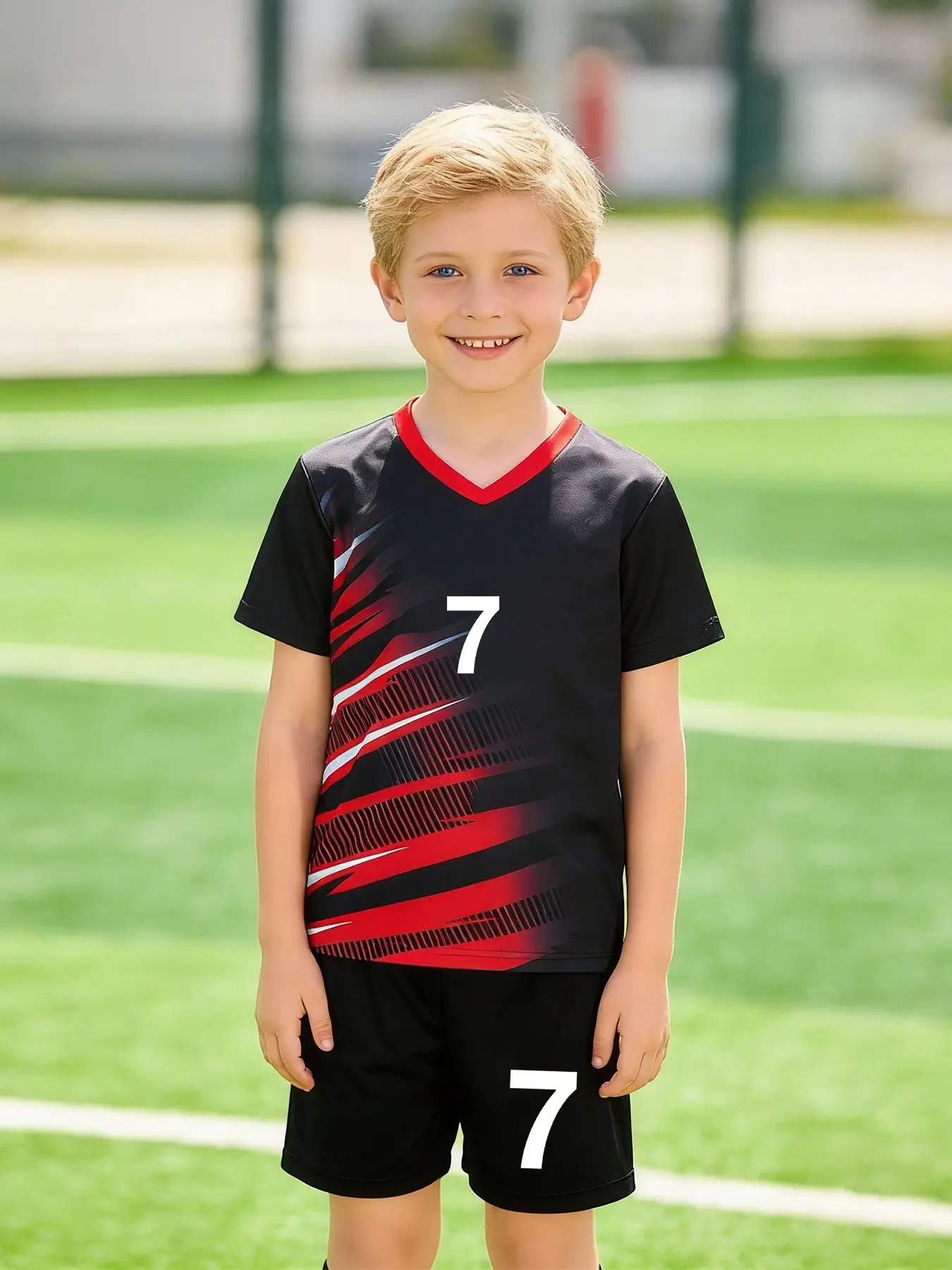 Children's football jersey and shorts set, Sporty Style, Lightweight and breathable sportswear, Sport Clothing, with team number 7 and name RONALDO, machine washable, suitable for boys, ideal for football practice and outdoor activities