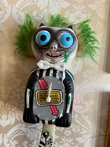 Beetlejuice - Kit Cat Klock