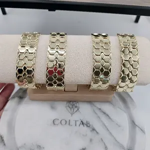 big  and beautifull  bracelet   7.5 inch  great for woman .   14kgoldplated