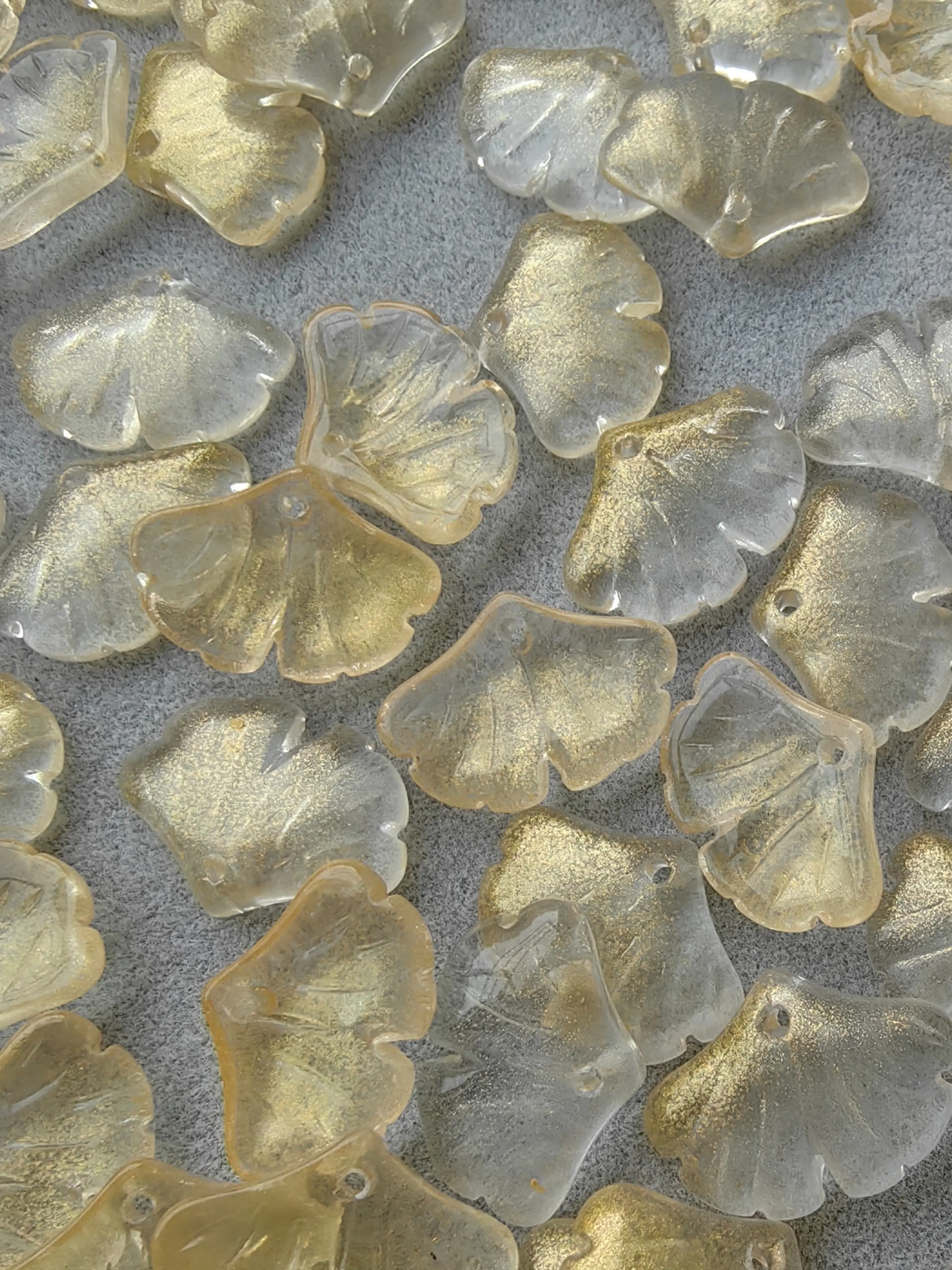 20pcs Ginkgo Leaf Glass Pendants, DIY Jewelry Charms, Transparent Beads, Ideal for Necklaces, Bracelets, Earrings, DIY Jewelry Making