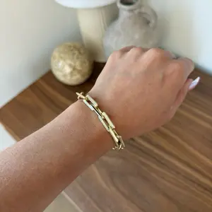 Serenity Link Bracelet - Simple Design Gold-Tone Fashion Accessory for Everyday Wear