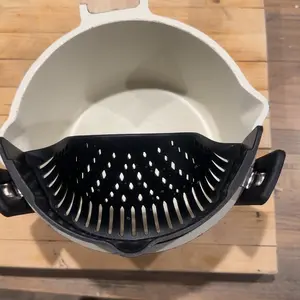 1 Piece Silicone Pot Filter Pasta Strainer with Adjustable Clips, Fruit Vegetable Food Strainer Kitchen Drain Sifter, Food Colander Kitchenware