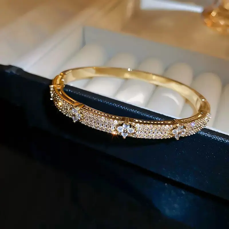 Four-leaf clover diamond bracelet