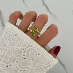 Vintage Ring Chameleon Green Stone