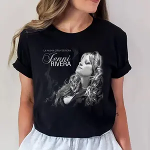 La Misma Gran Señora T-shirt – Full Color Graphic Jenni Rivera Tee, Full Size, Spanish Quote Shirt, Casual Streetwear Unisex Top, Vintage Mexican Streetwear Unisex Shirt