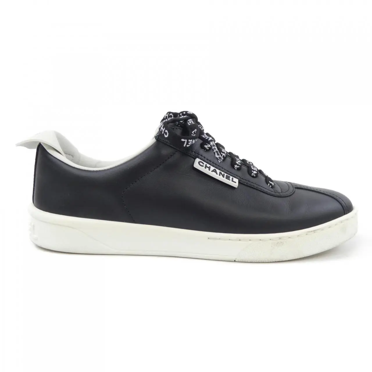 Pre-owned CHANEL Calfskin Small Leather Goods G34085X51503 Sneakers