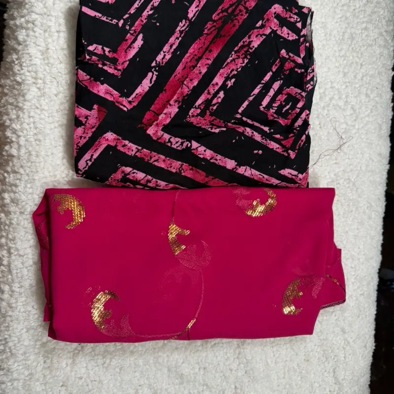 Somali Dirac iyo khafif garbasarr - Pink and Black Geometric Design with Gold Accents