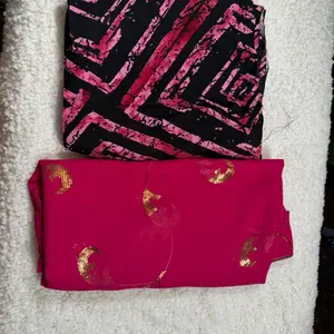 Somali Dirac iyo khafif garbasarr - Pink and Black Geometric Design with Gold Accents